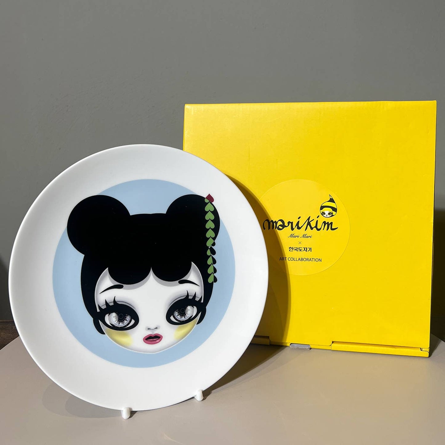 Mari Kim Eyedoll Plate Trio